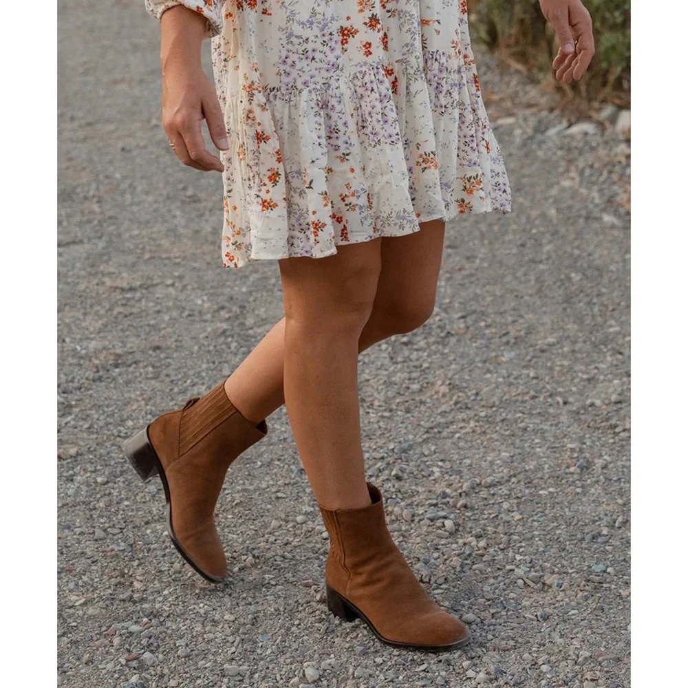 Dolce Vita Linny H20 Boots Suede Truffle Brown